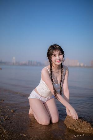 美丽的小蜜蜂2美剧