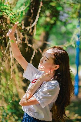 两根大肉大捧一进一出好爽视频,两峰夹小溪地湿又无泥诗